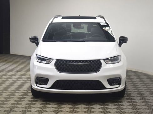 New 2026 Chrysler Pacifica Limited w/ S Appearance Package image 2