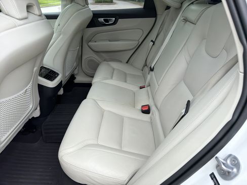 Used 2024 Volvo XC60 B5 Ultimate w/ Protection Package Premier AWD/4WD image 21