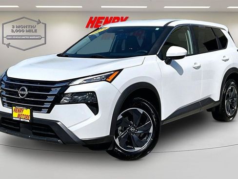 Used 2024 Nissan Rogue SV AWD/4WD image 3