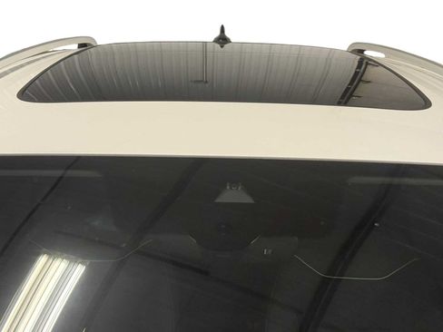 Certified 2024 Volkswagen Taos SE w/ Panoramic Sunroof Package AWD/4WD image 15