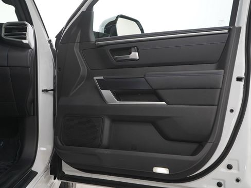 Used 2025 Toyota Sequoia Platinum image 9