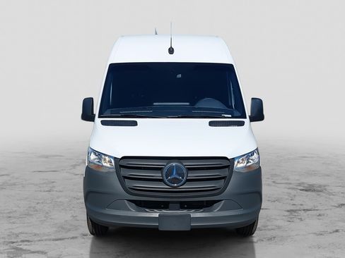 Used 2024 Mercedes-Benz eSprinter 170 Cargo image 2