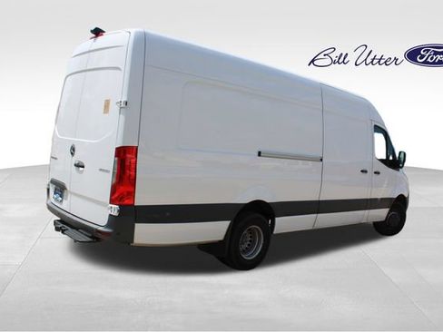 Used 2024 Mercedes-Benz Sprinter 4500 image 5