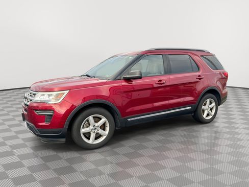 Used 2018 Ford Explorer XLT image 1