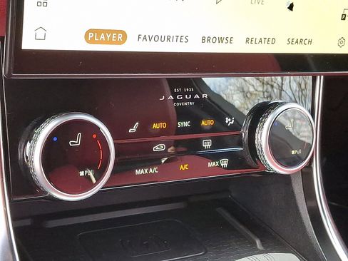 Certified 2024 Jaguar XF R-Dynamic SE image 19