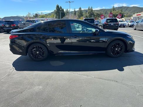 Used 2025 Toyota Camry SE image 4