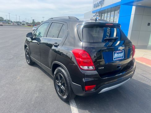 Used 2019 Chevrolet Trax LT FWD image 2