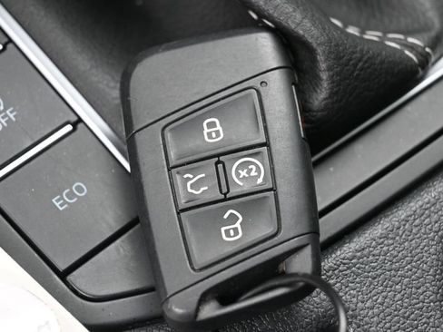 Used 2024 Volkswagen Jetta SE FWD image 16