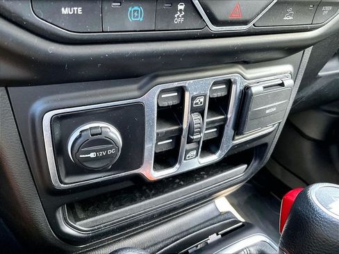 Used 2023 Jeep Wrangler Unlimited w/ Cold Weather Group AWD/4WD image 25