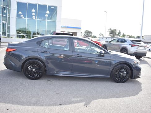Used 2025 Toyota Camry SE image 10