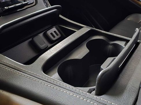 Used 2020 GMC Yukon Denali w/ Denali Premium Package image 31