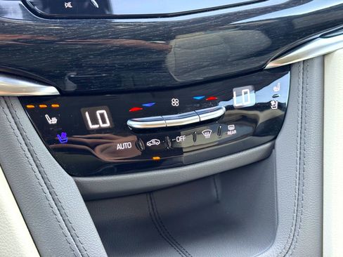 Used 2023 Cadillac XT6 Premium Luxury image 31