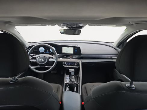 Used 2025 Hyundai Elantra SEL image 16