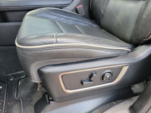 Used 2020 RAM 1500 Limited w/ Black Appearance Package AWD/4WD image 5