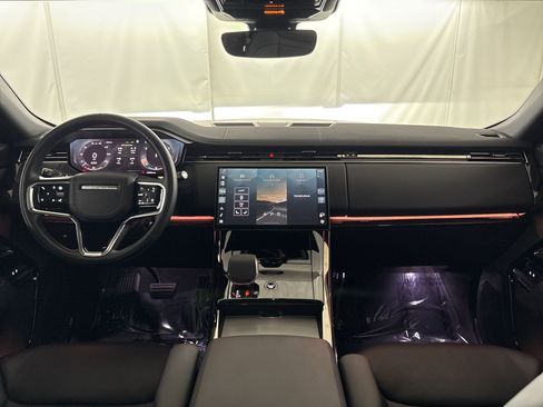 Used 2024 Land Rover Range Rover Sport SE image 15
