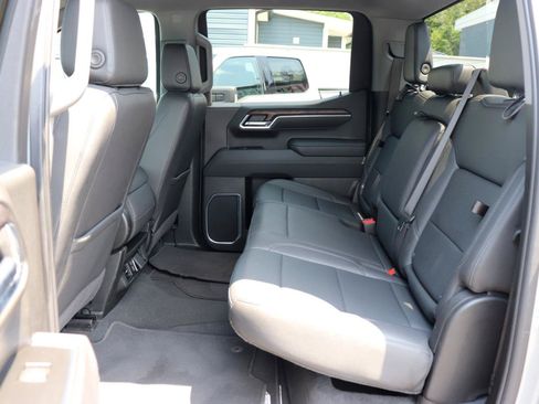 Used 2025 GMC Sierra 1500 SLT AWD/4WD image 12