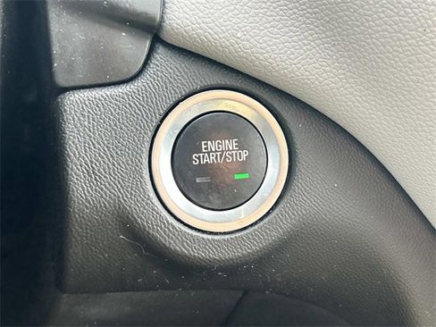 Used 2020 Chevrolet Equinox LT image 31