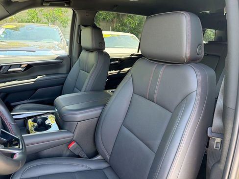 Used 2026 Chevrolet Suburban RST RWD image 22