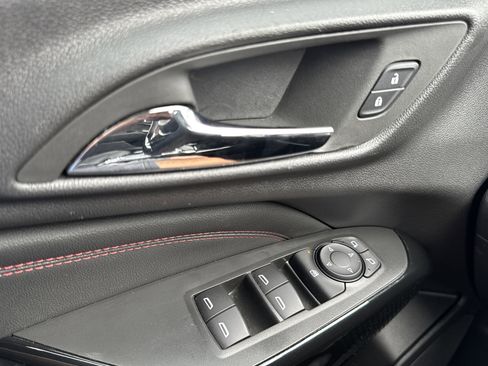 Used 2025 Chevrolet Trax RS w/ Driver Confidence Package FWD image 25