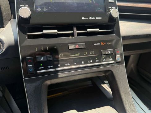 Used 2019 Toyota Avalon XLE image 24