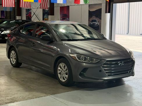 Used 2018 Hyundai Elantra SE FWD image 1