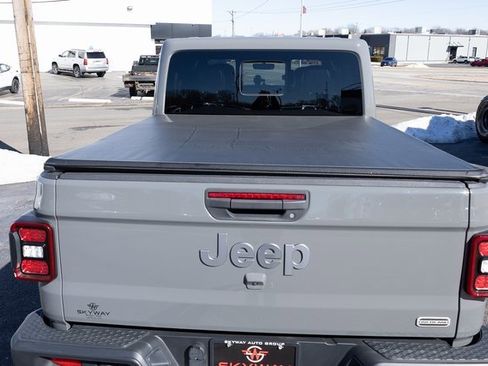 Used 2021 Jeep Gladiator Overland image 4