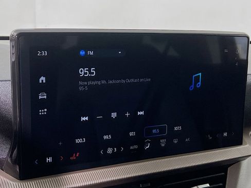 Used 2025 Ford Explorer Active image 13