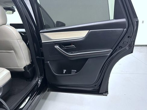 Certified 2025 MAZDA CX-90 3.3 Turbo w/ Preferred Package image 17