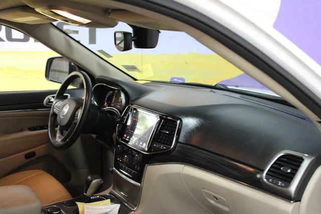 Used 2020 Jeep Grand Cherokee Limited AWD/4WD image 12