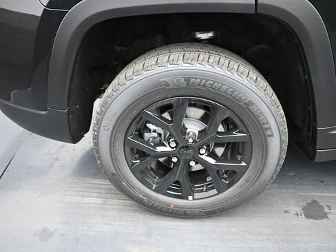 New 2025 Jeep Grand Cherokee Laredo image 40