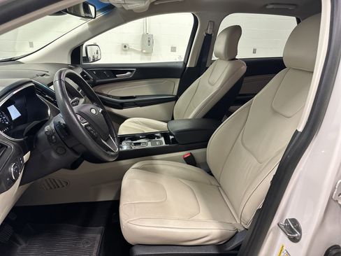 Used 2019 Ford Edge Titanium w/ Cold Weather Package AWD/4WD image 16