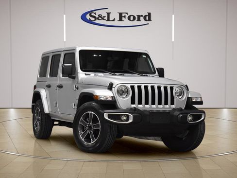 Used 2023 Jeep Wrangler Sahara image 10