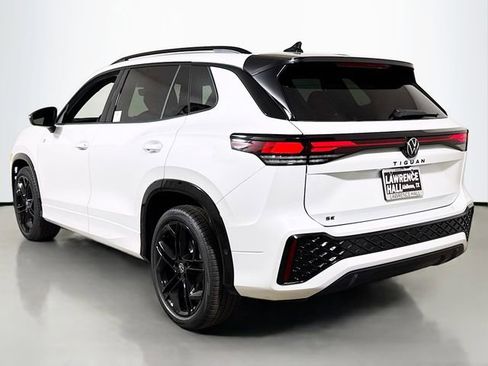 New 2026 Volkswagen Tiguan SE R-Line image 3