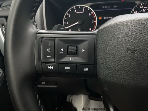 Used 2025 Nissan Rogue SV FWD image 33