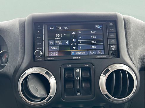 Certified 2016 Jeep Wrangler Unlimited Rubicon w/ Dual Top Group image 17