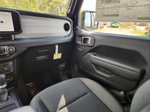 New 2025 Jeep Wrangler Sport S image 21