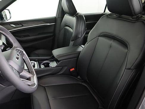 New 2025 Jeep Grand Cherokee L Limited image 11