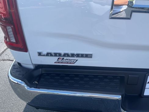 Used 2025 RAM 2500 Laramie AWD/4WD image 17