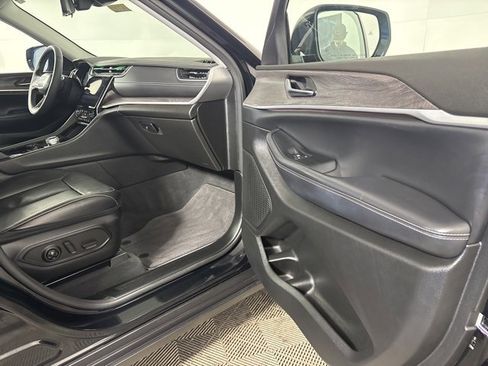 Certified 2023 Jeep Grand Cherokee Limited w/ Luxury Tech Group II image 27