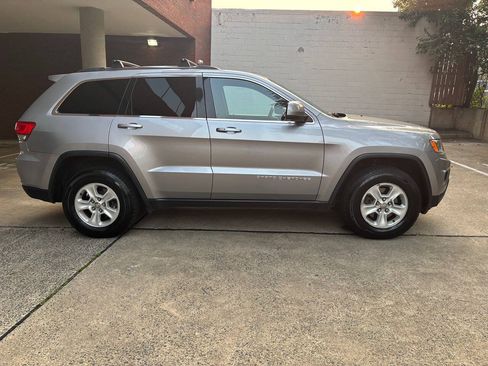 Used 2015 Jeep Grand Cherokee Laredo AWD/4WD image 4
