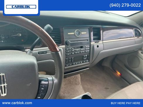 Used 2011 Lincoln Town Car Signature Limited w/ Continental Edition Pkg image 18