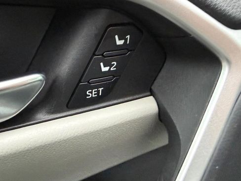 Used 2023 Toyota RAV4 XLE Premium image 17