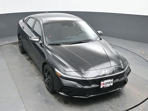 New 2026 Hyundai Elantra SEL Sport Premium FWD image 32