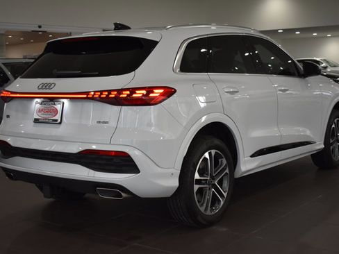 Used 2025 Audi Q5 Premium AWD/4WD image 11