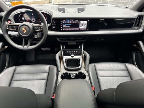 Used 2024 Porsche Cayenne image 16