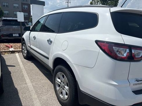 Used 2017 Chevrolet Traverse LS FWD image 4