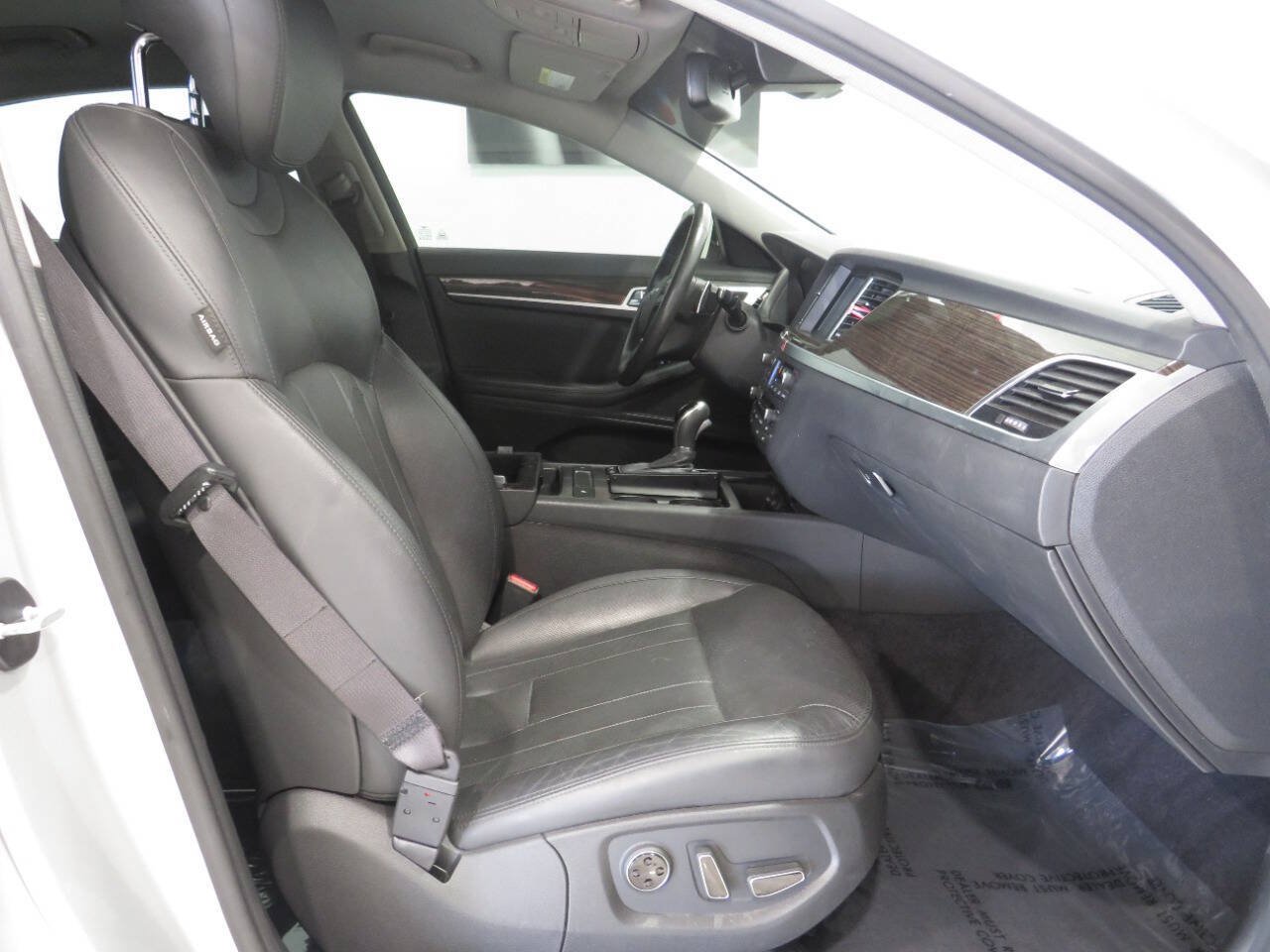 Used 2017 Genesis G80 3.8 RWD image 12