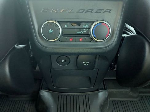 Used 2025 Ford Explorer Platinum w/ Ultimate Package image 19