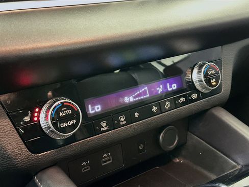 Used 2024 Mitsubishi Outlander SE image 24