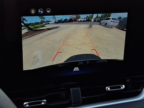 Used 2025 Chevrolet Equinox LT FWD image 17